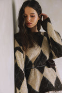 LONG SLEEVE DIAMOND-PATTERNED SWEATER