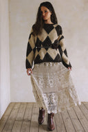 LONG SLEEVE DIAMOND-PATTERNED SWEATER