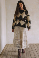 LONG SLEEVE DIAMOND-PATTERNED SWEATER
