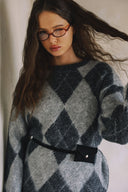 LONG SLEEVE DIAMOND-PATTERNED SWEATER