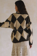LONG SLEEVE DIAMOND-PATTERNED SWEATER T0007